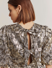 By Malina - Wilder blouse - kortärmade blusar - multi metallic - 3