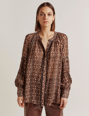 Malina - Antonella Blouse - long-sleeved blouses - fall paisley - 2