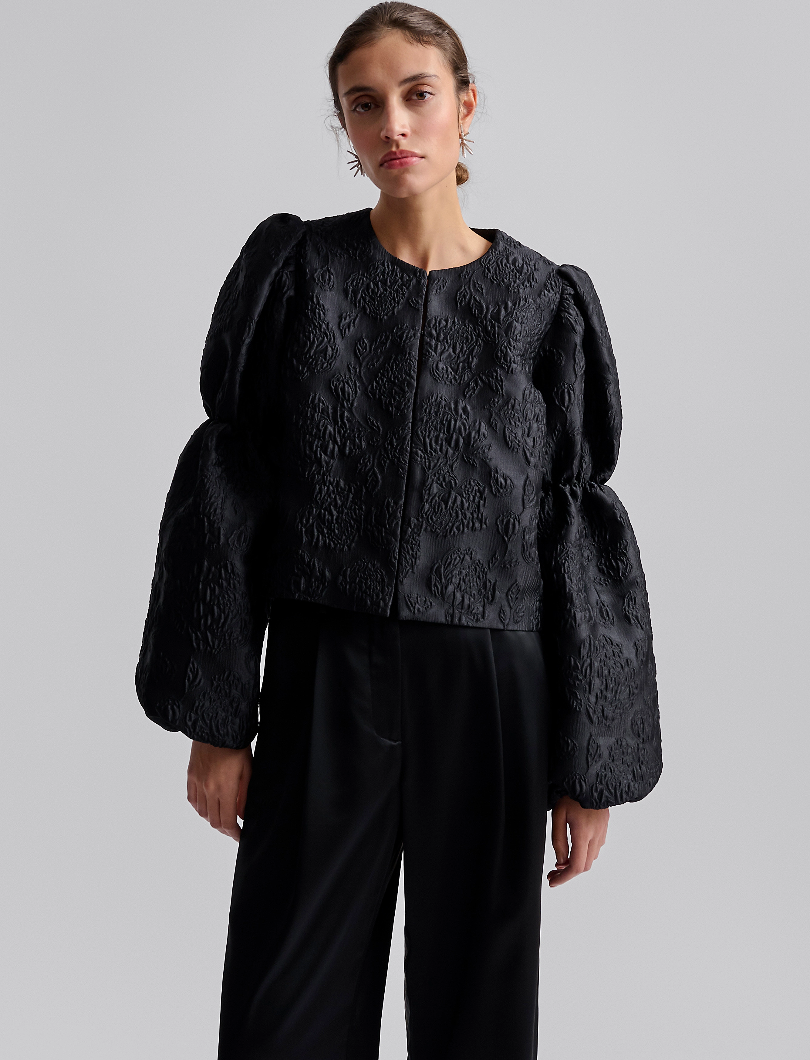 Malina - Zoey Double Pouf Sleeve Blouse - langærmede bluser - black jacquard - 4