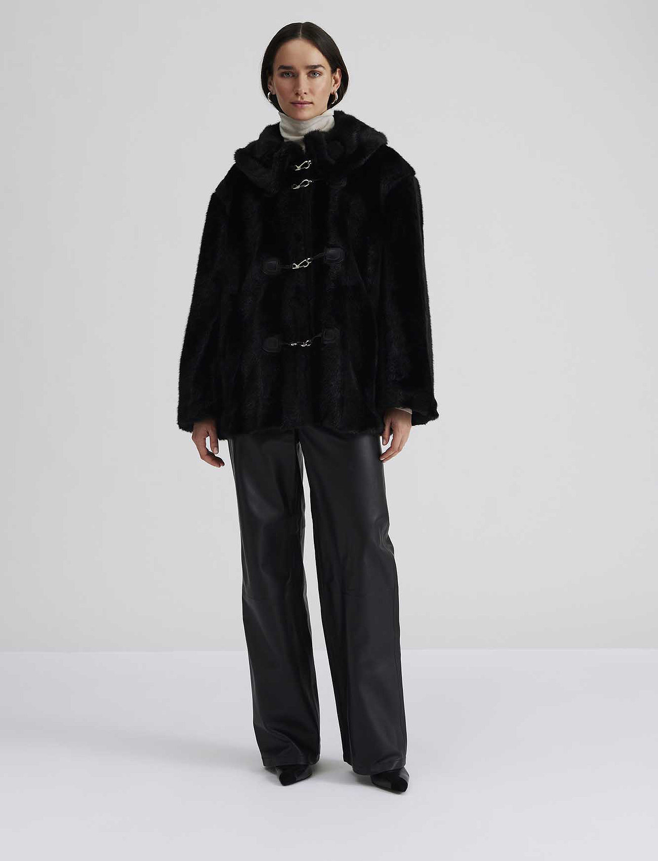 Malina - Danyelle buckled faux fur jacket - takit & päällystakit - black - 0