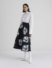 Malina - Filippa pleated midi skirt - midi kjolar - floral - 3