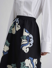 Malina - Filippa pleated midi skirt - midi kjolar - floral - 6