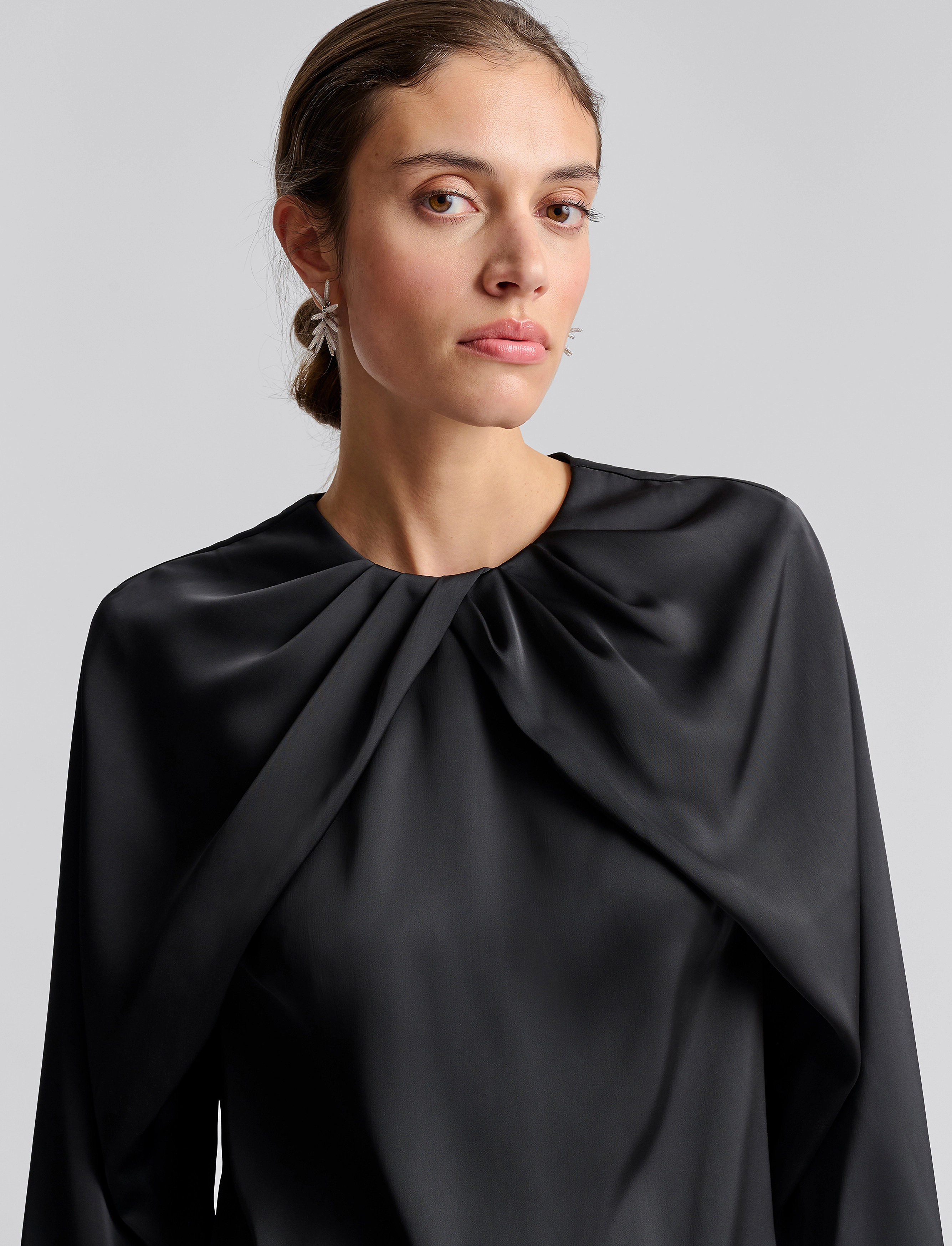 Malina - Evie Pleated Neckline blouse - pikkade varrukatega pluusid - black - 5