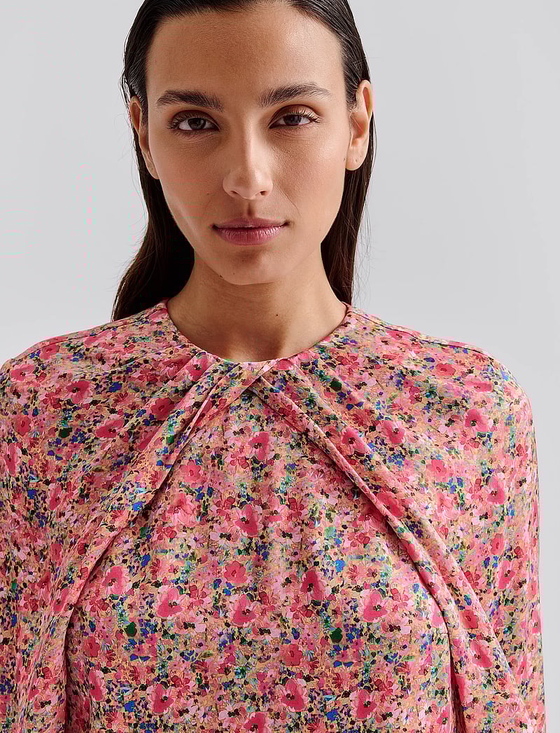 Malina - Evie pleated neckline blouse - blūzes ar garām piedurknēm - pink ditsy - 5