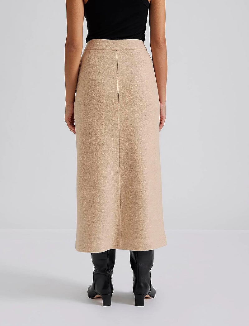 Malina - Alina front slit boucle midi skirt - midi-röcke - beige - 4