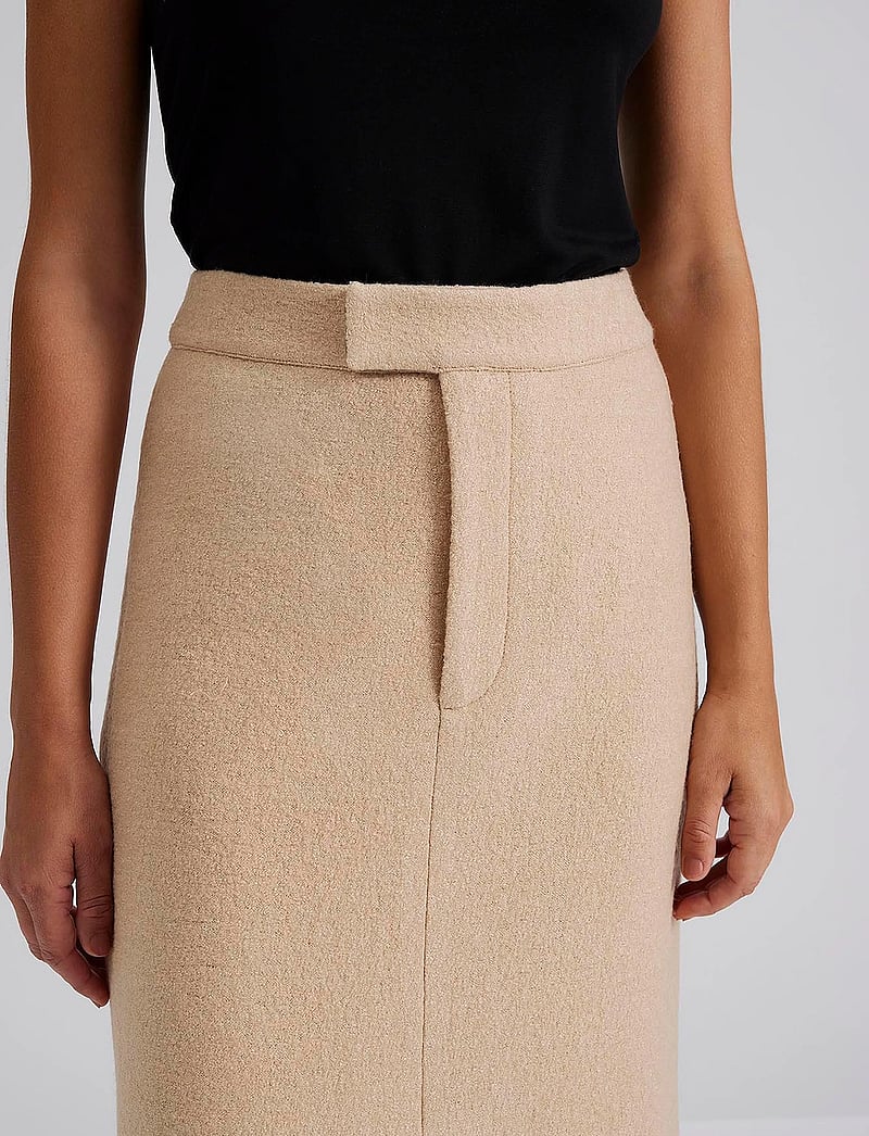 Malina - Alina front slit boucle midi skirt - midi-röcke - beige - 5