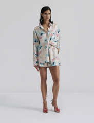 Malina - Felicity pocket detail silk shirt - pitkähihaiset paidat - florals - 0
