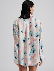 Malina - Felicity pocket detail silk shirt - pitkähihaiset paidat - florals - 3