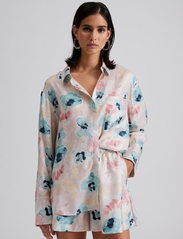Malina - Felicity pocket detail silk shirt - pitkähihaiset paidat - florals - 4