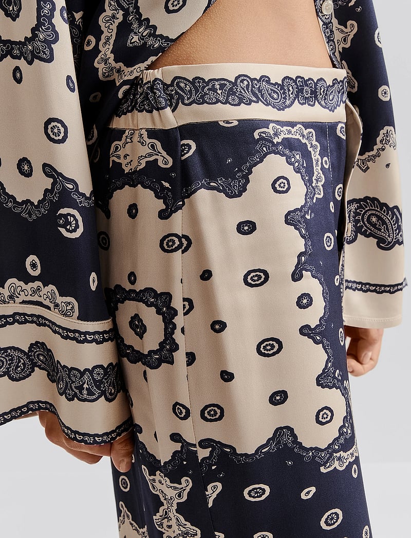 Malina - Bella satin look palazzo pants - laia säärega püksid - bandana - 5