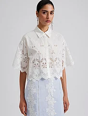 Malina - Bibi short sleeve embroidered blouse - blouses met korte mouwen - white - 4