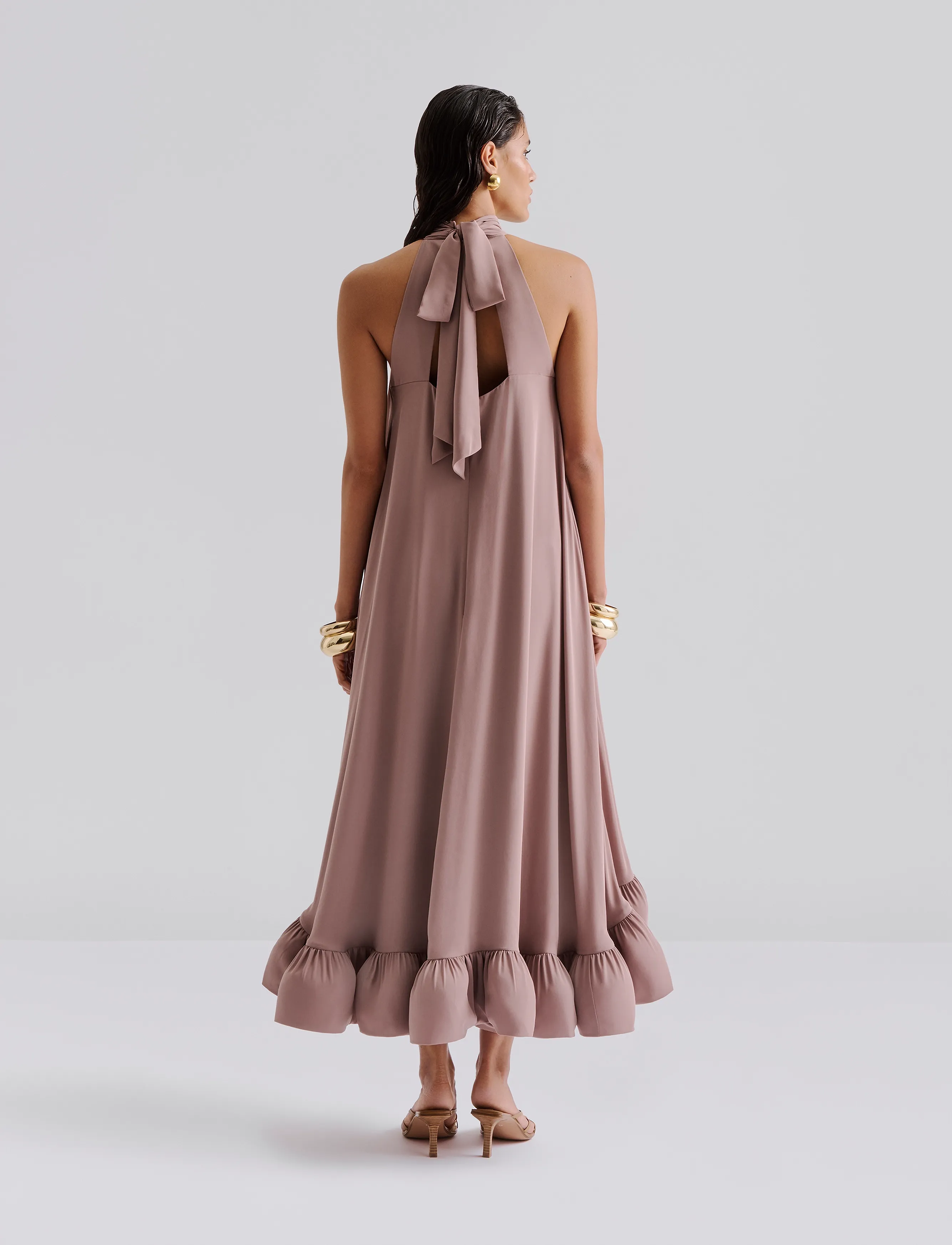 Malina - Sabrina Halterneck Ruffled Midi Dress - aftenkjoler - taupe - 3