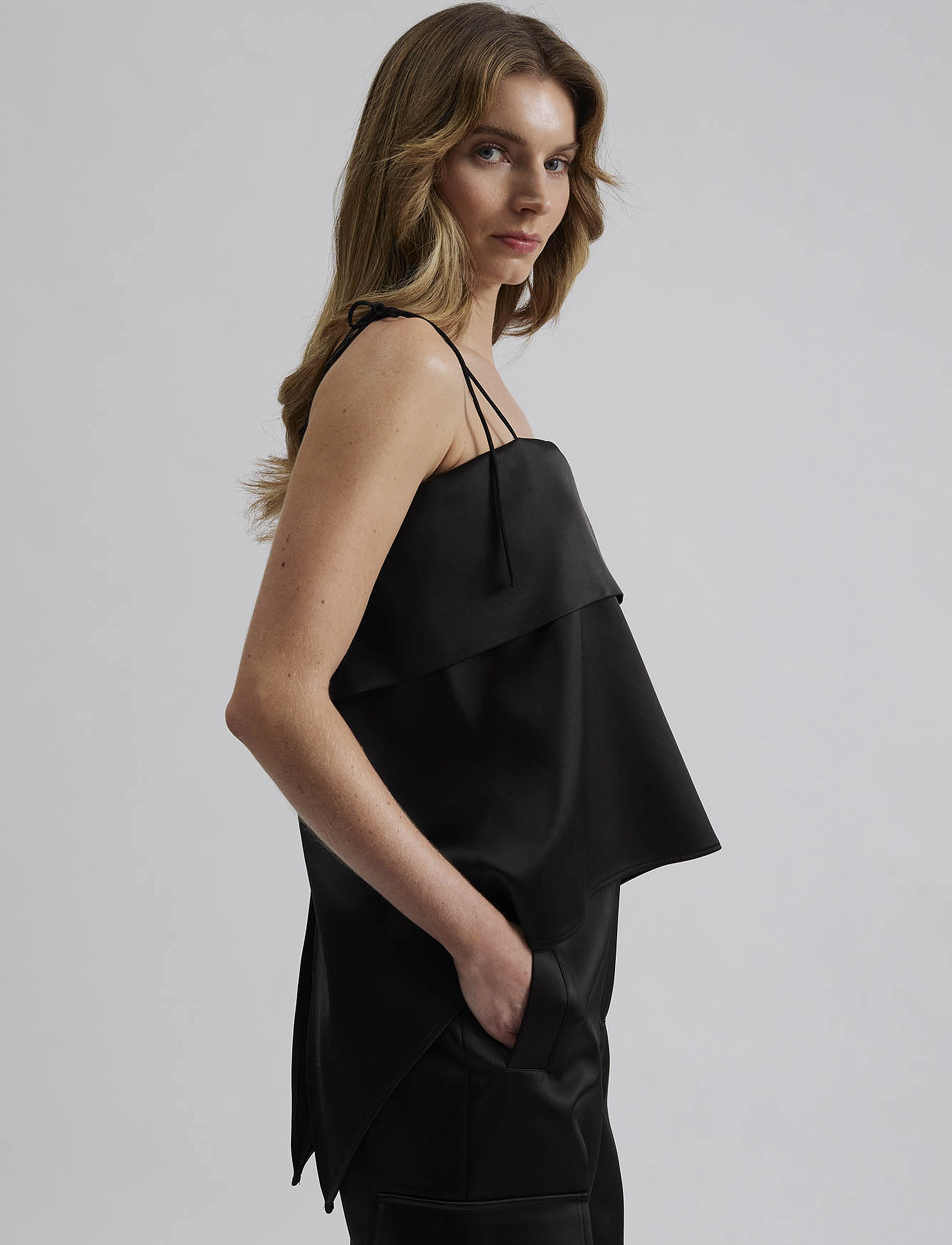 MALINA Mette Open Back Strappy Top toppar dam – bild 6