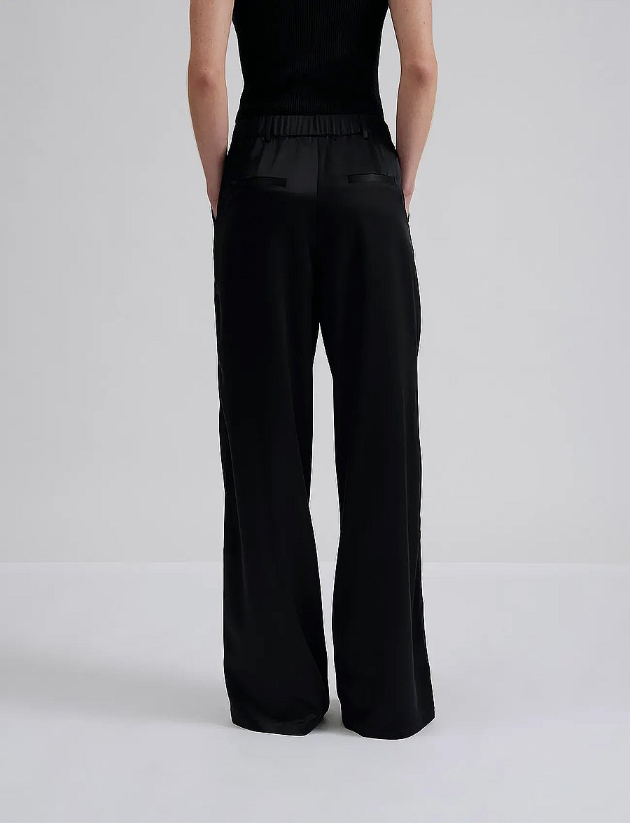Malina - Sarah Elastic Waist Satin Pants - hosen mit weitem bein - black - 4