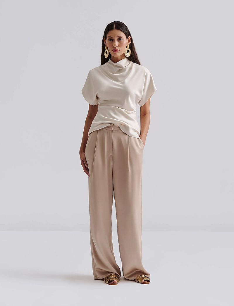 Malina - Sarah Elastic Waist Satin Pants - hosen mit weitem bein - champagne - 0