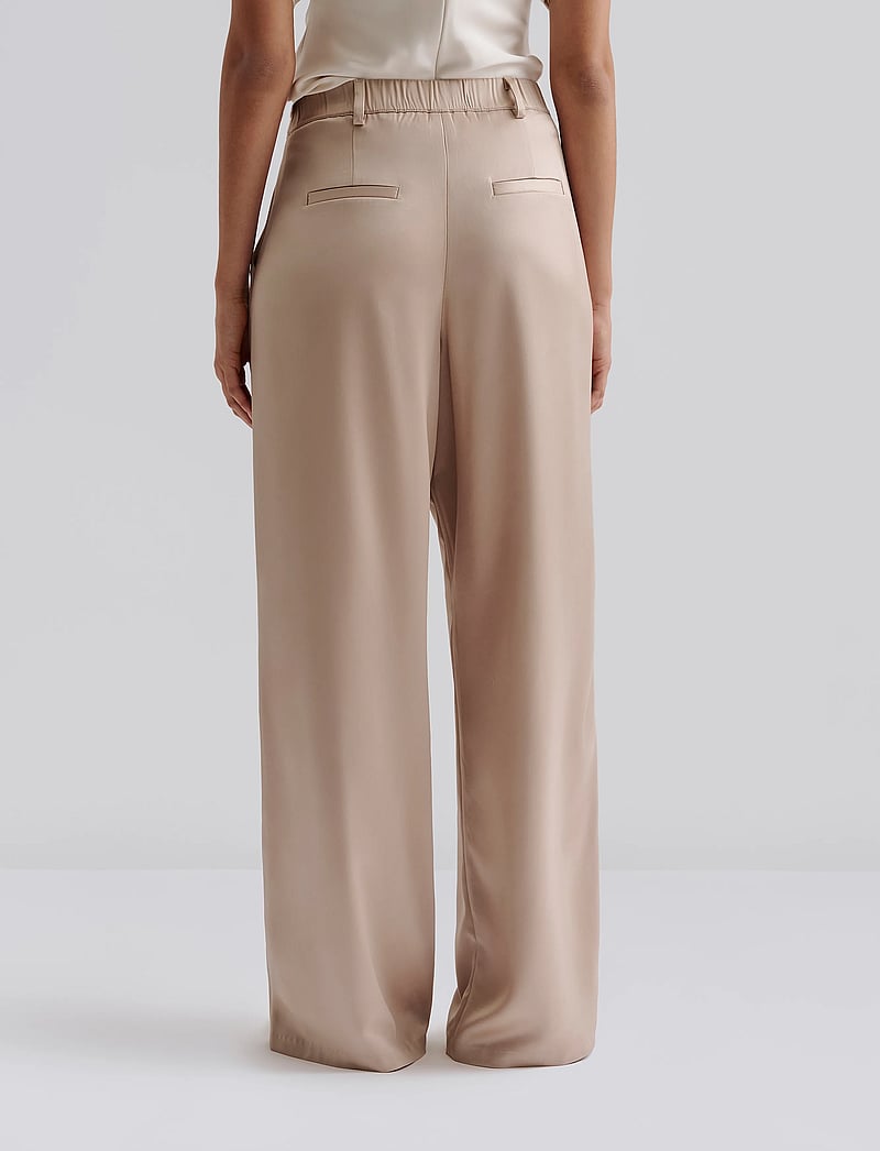 Malina - Sarah Elastic Waist Satin Pants - hosen mit weitem bein - champagne - 3
