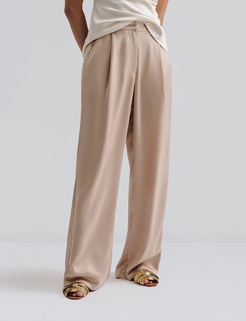 Malina - Sarah Elastic Waist Satin Pants - hosen mit weitem bein - champagne - 4