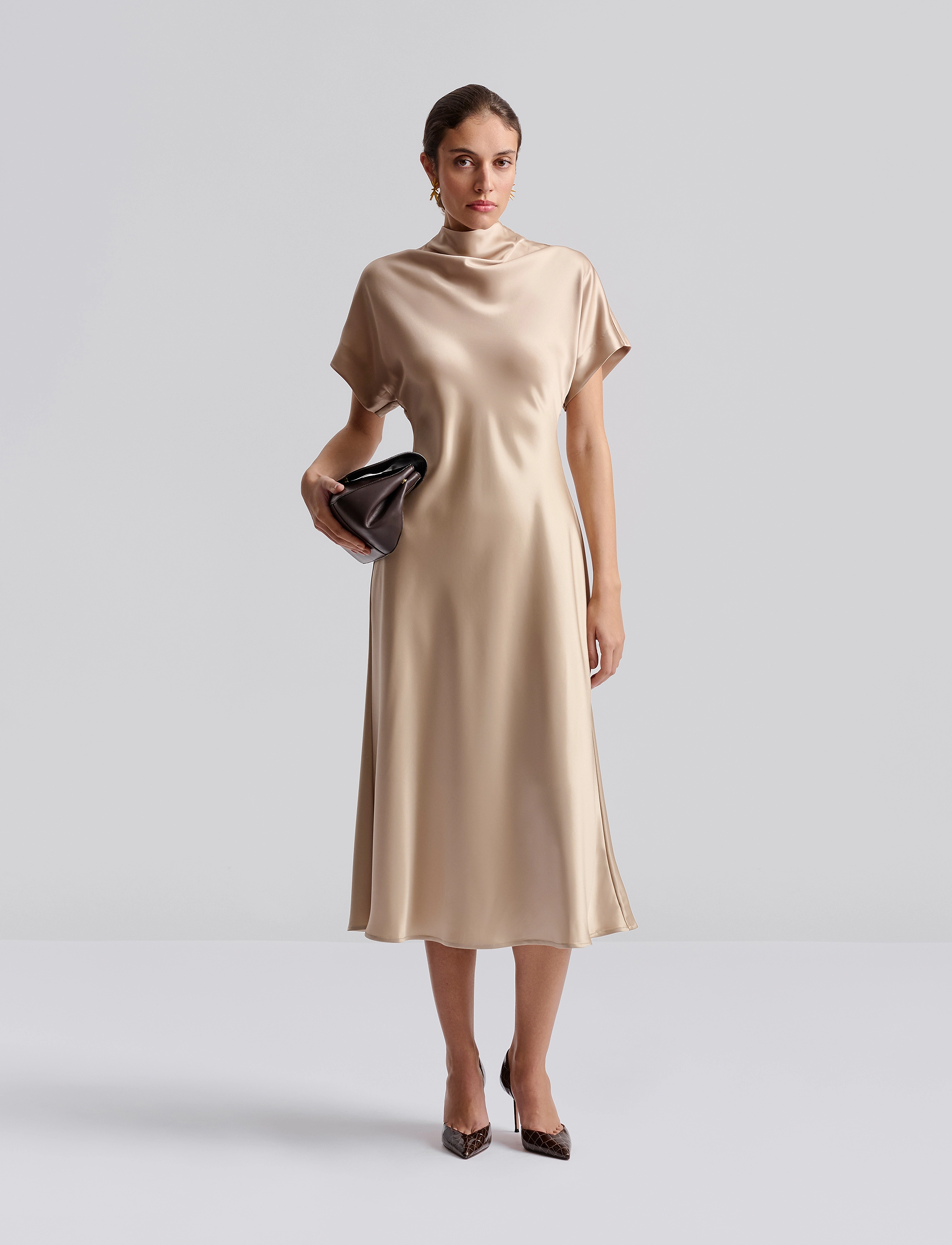 Malina Alivia Short Sleeve Satin Midi Dress - Kleider - CHAMPAGNE / cream