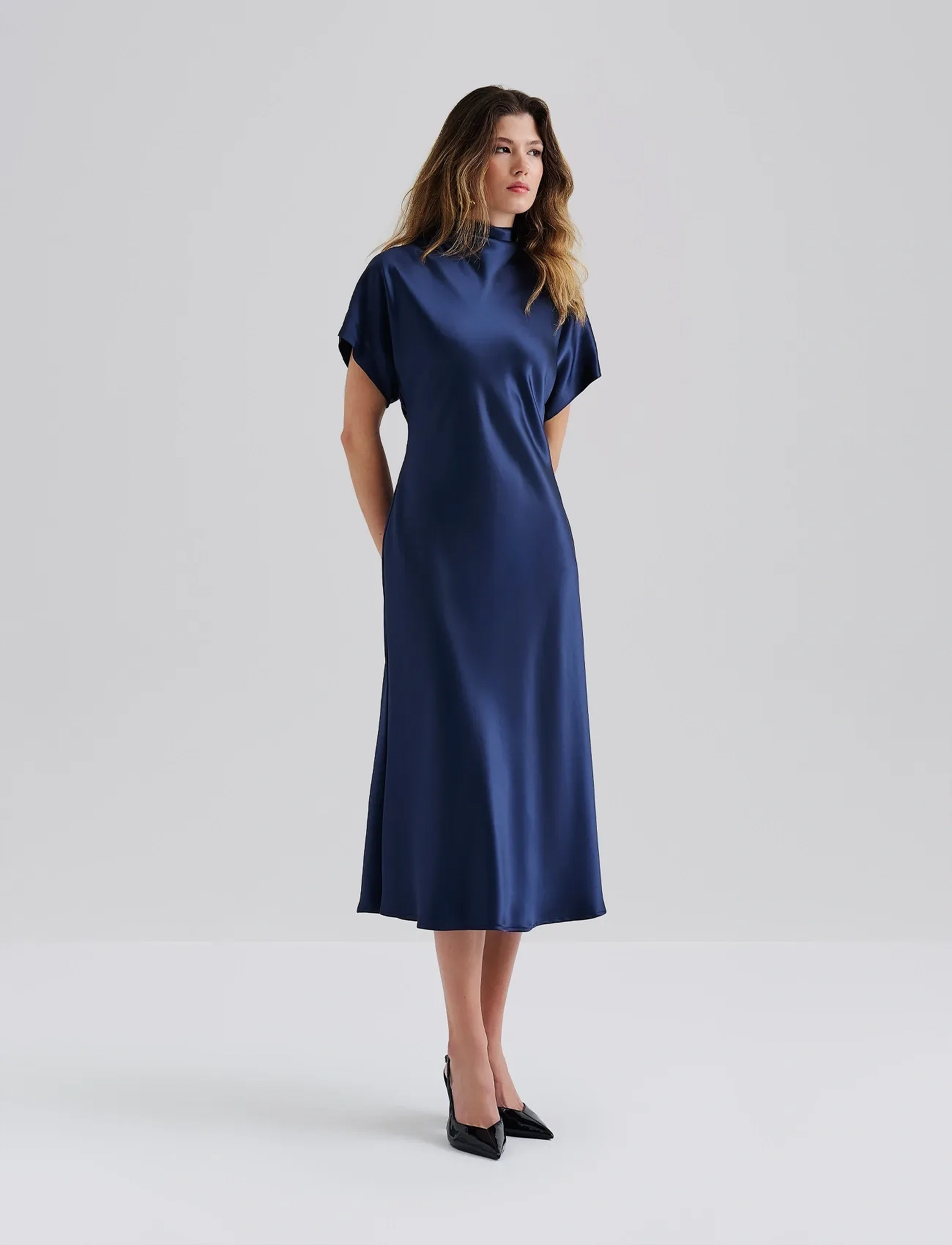 Malina Alivia Short Sleeve Satin Midi Dress - Kampagne - DARK BLUE / navy