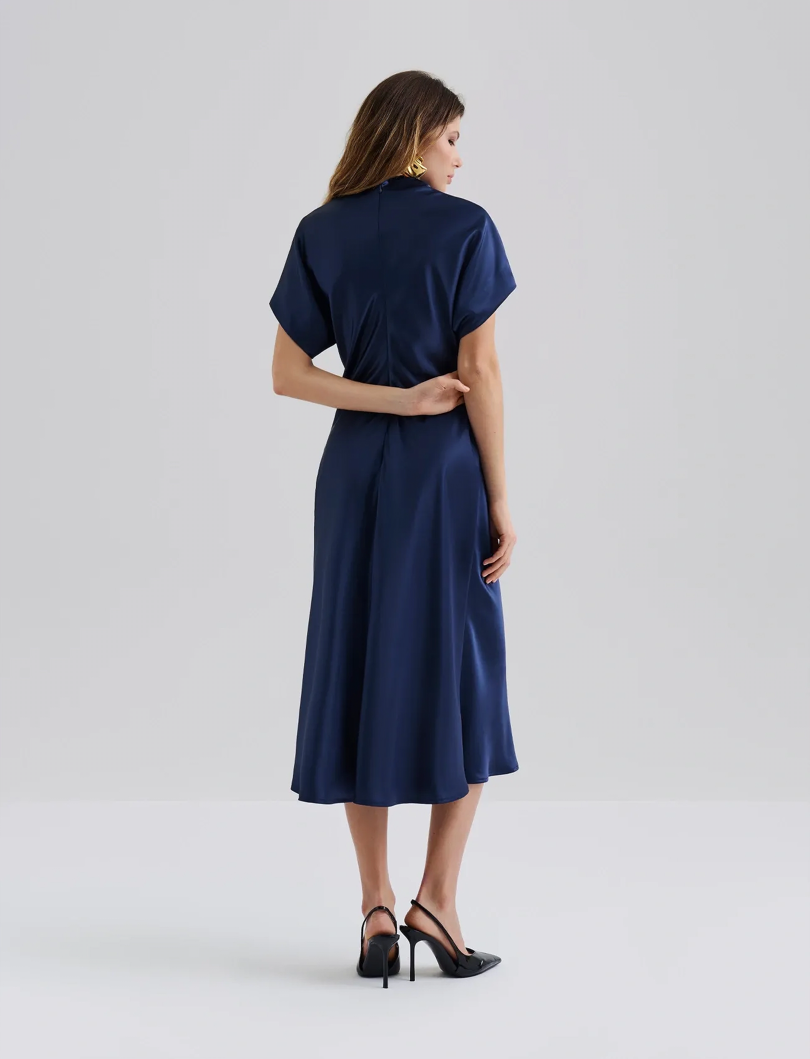 Malina - Alivia Short Sleeve Satin Midi Dress - dark blue - 3