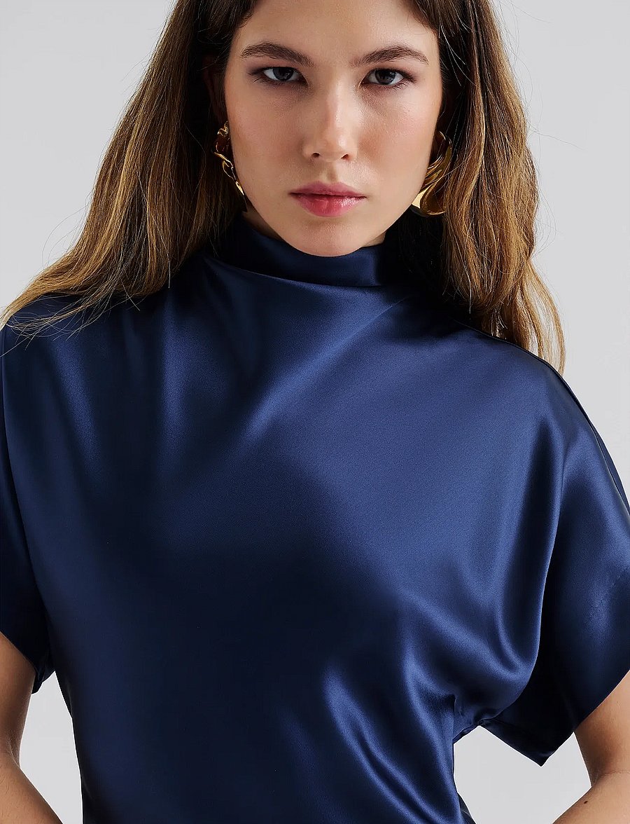 Malina - Alivia Short Sleeve Satin Midi dress - cocktailklänningar - dark blue - 4