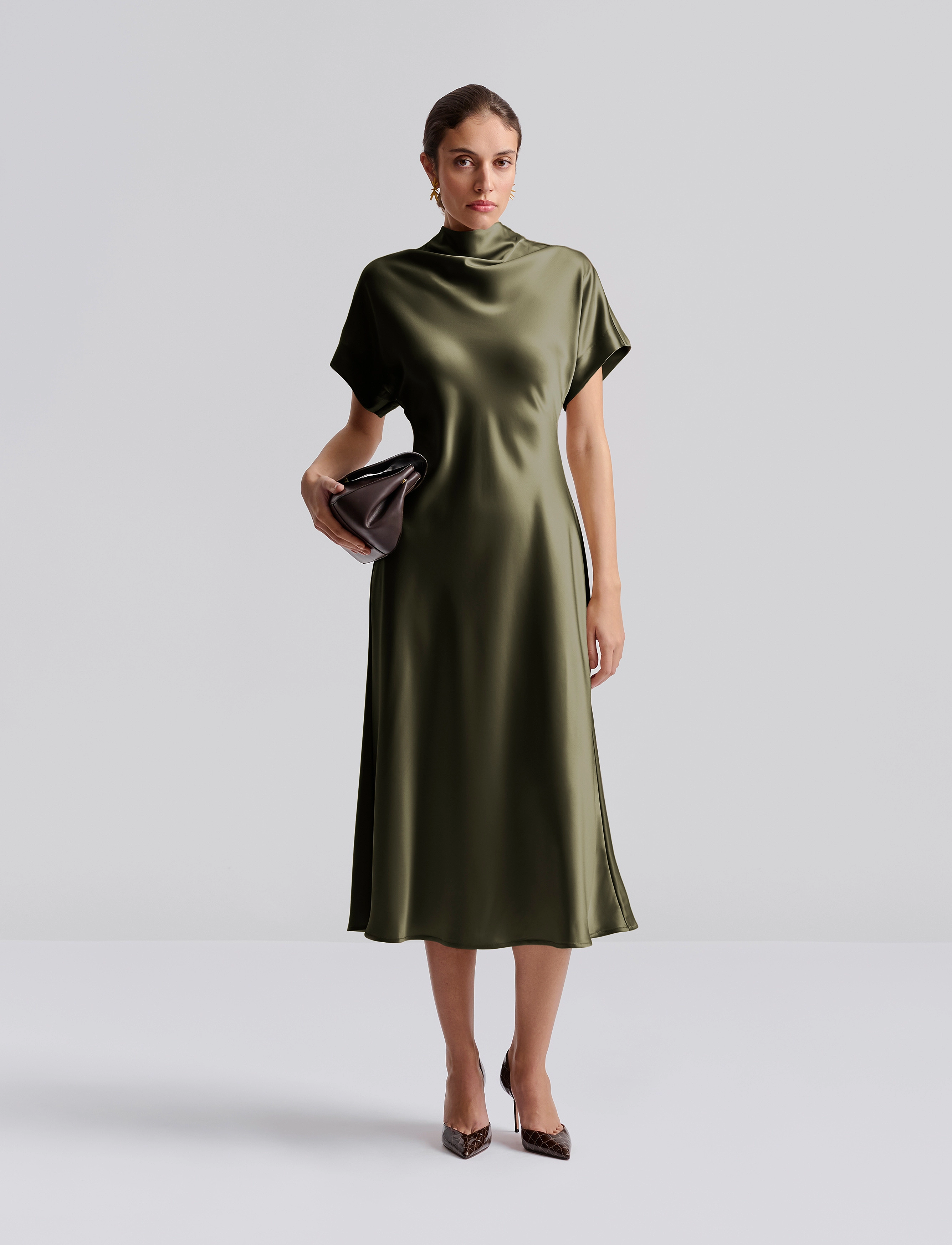 Malina Alivia Short Sleeve Satin Midi dress - Sukienki - OLIVE / khaki/green