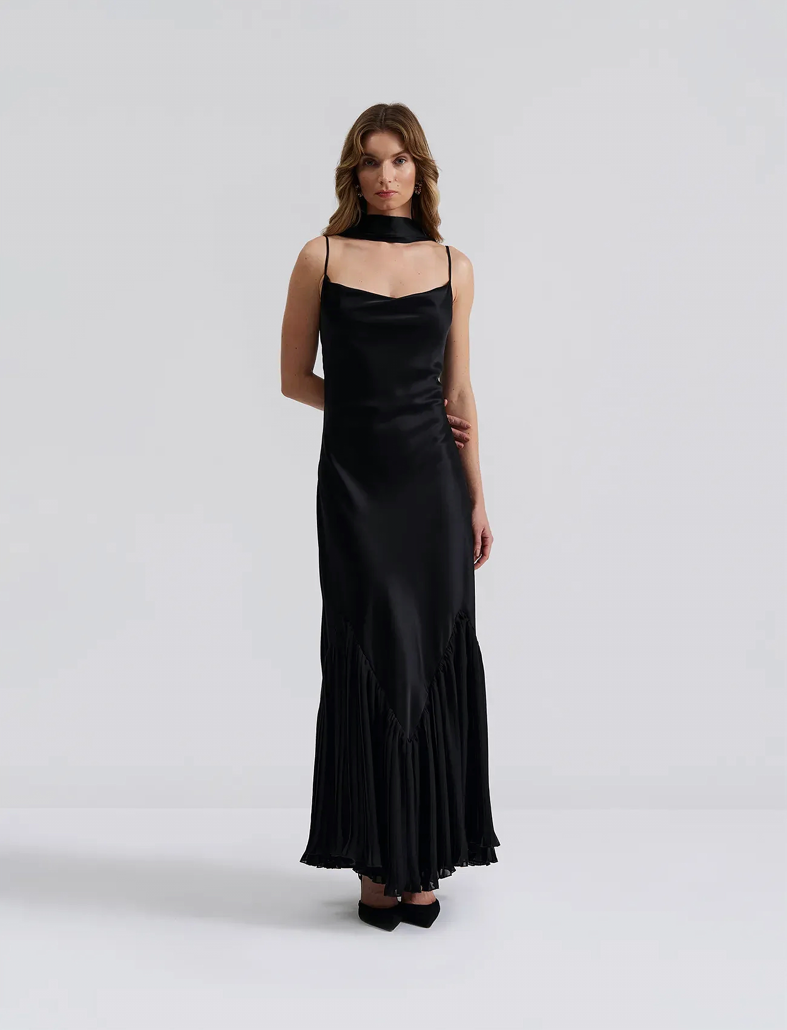 Malina Poppy Pleat Detailed Slip Maxi Dress, Kvinder, Plisseret Slip Maxikjole, Sort, Str: S
