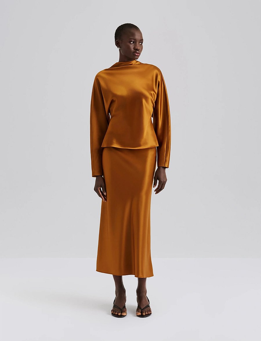 Malina - Aubree Satin Midi Skirt - satínpils - amber - 3