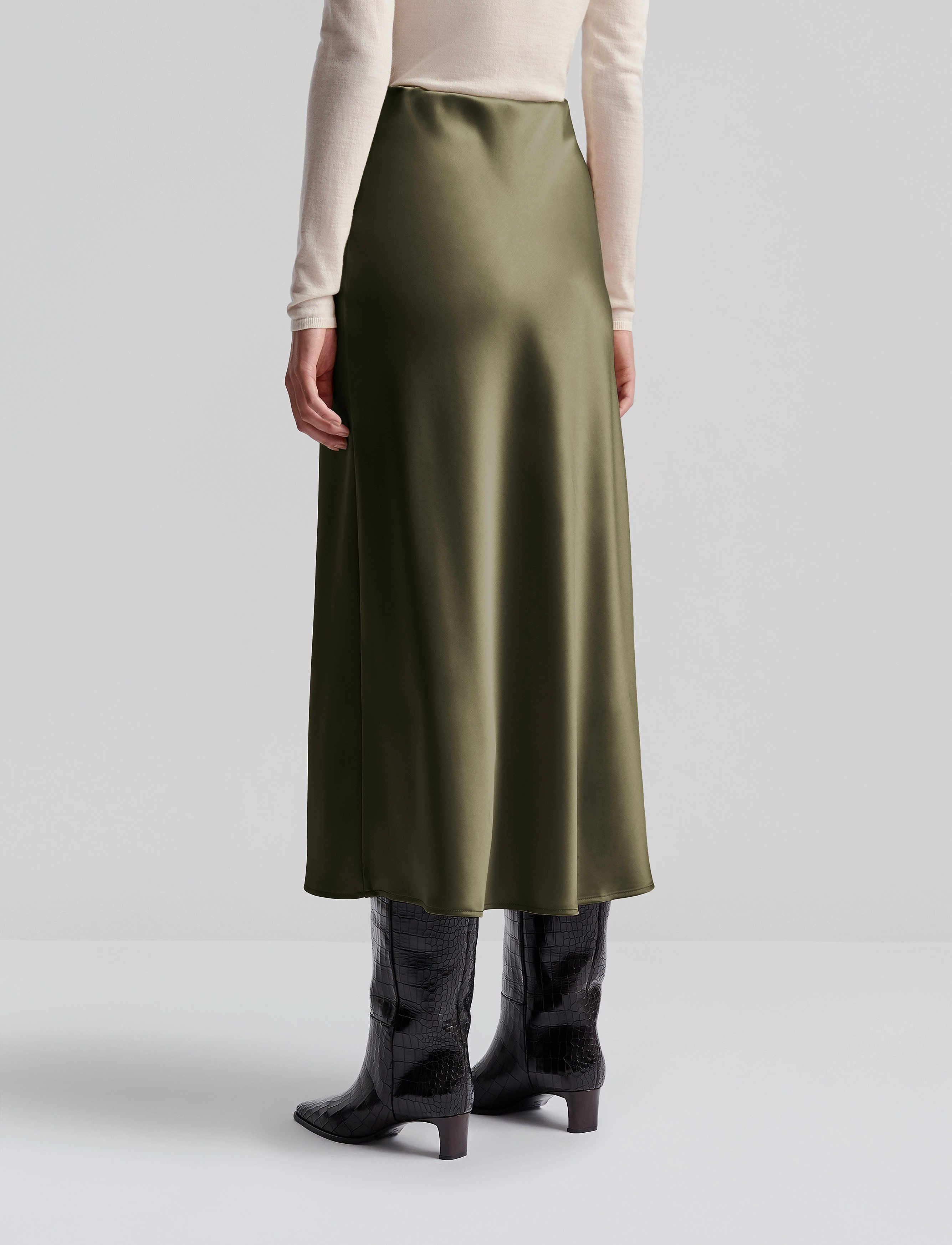Malina - Aubree Satin Midi Skirt - satinnederdele - green - 3