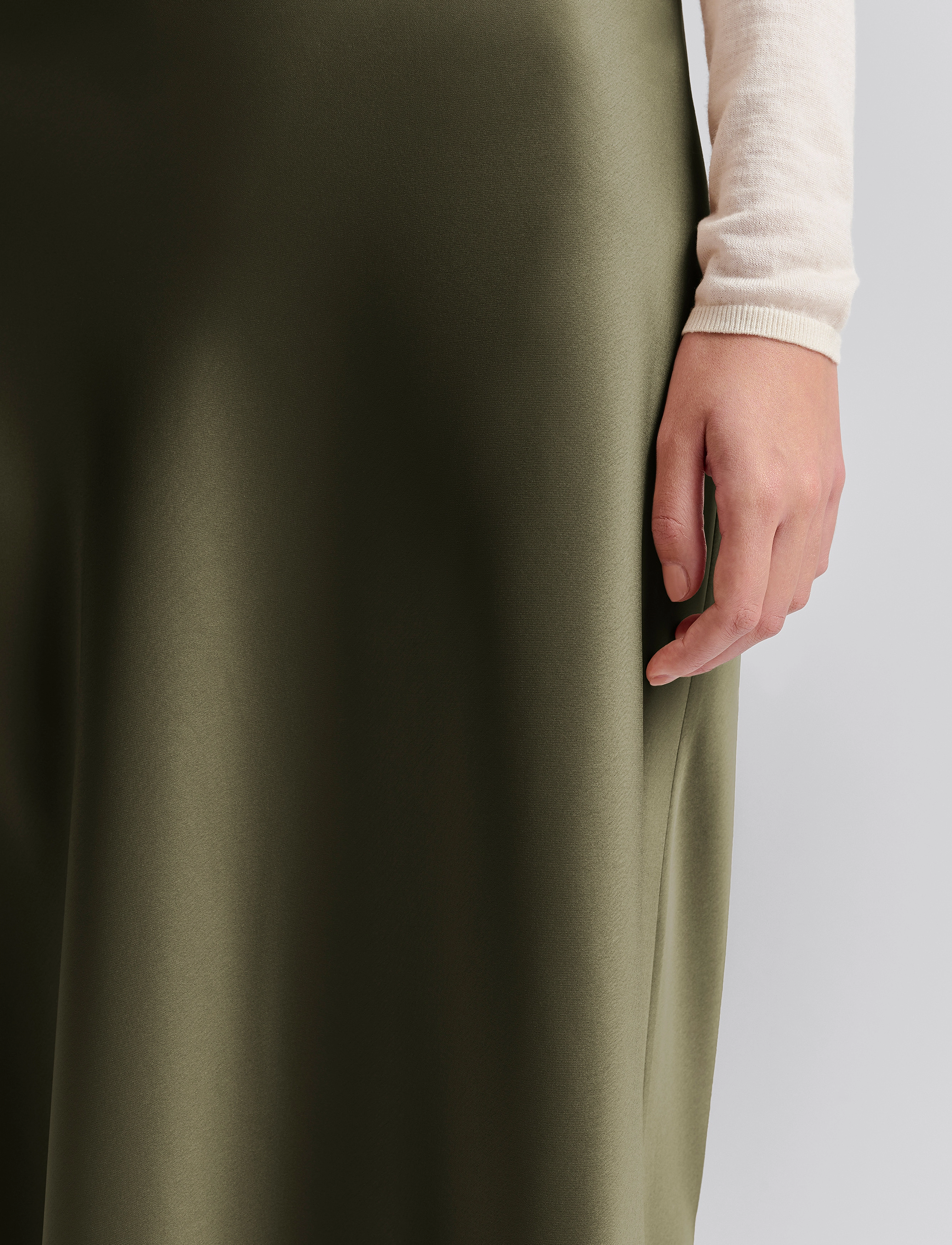 Malina - Aubree Satin Midi Skirt - satinnederdele - green - 5