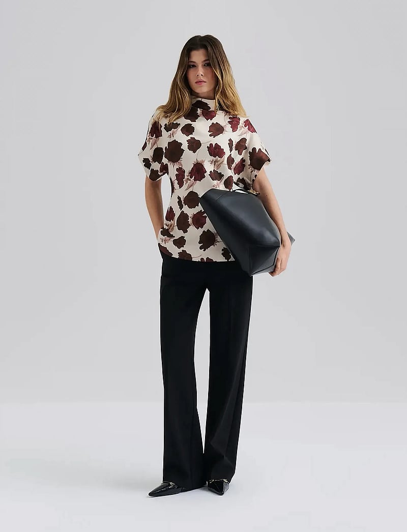 Malina - Otilia Draped Half Polo Top - kurzämlige blusen - wine peony - 3