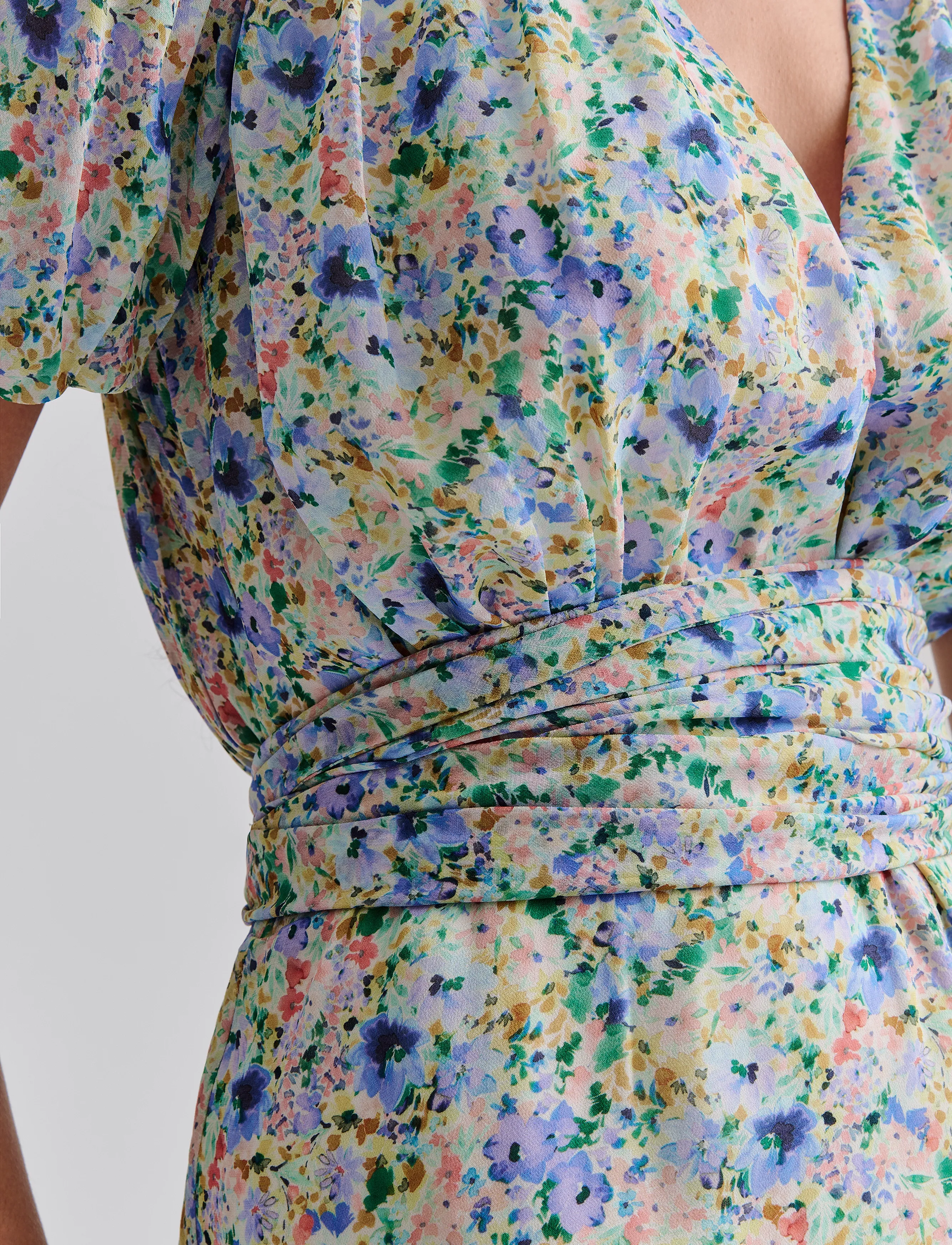 Malina - Lone v-neck chiffong mini dress - robes d'été - ditsy - 5