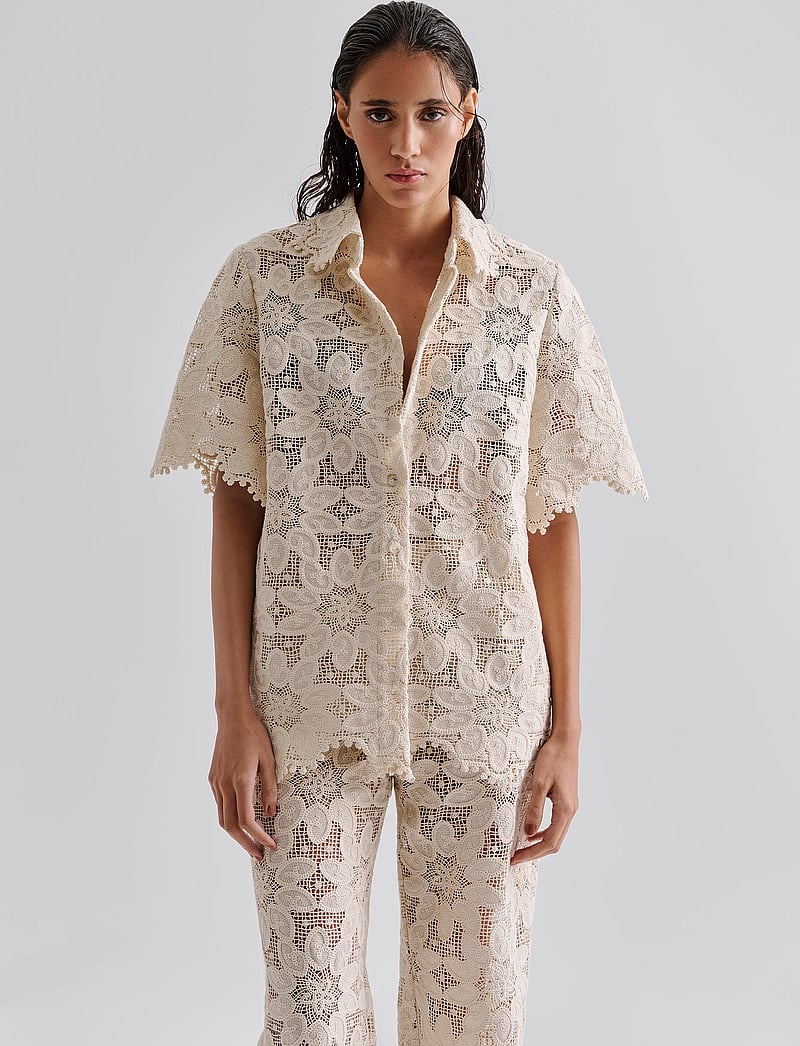 Malina - Ari Guipure Lace Shirt - kortermede skjorter - sand - 4
