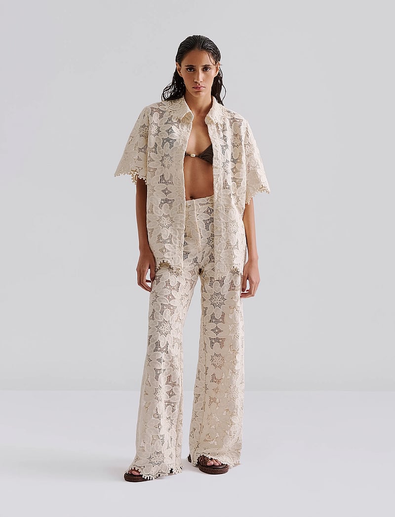 Malina - Ari Guipure Lace Shirt - kortermede skjorter - sand - 5