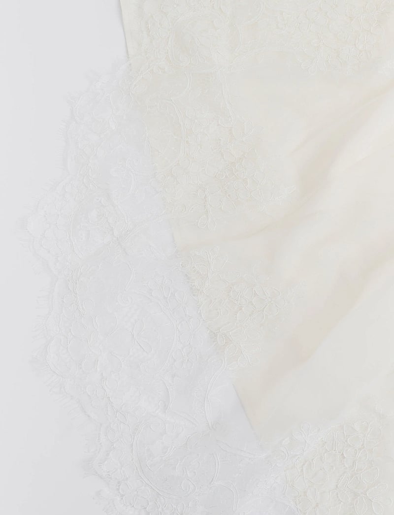 Malina - Lace trimmed cathedral veil - brudekjoler - ivory - 3