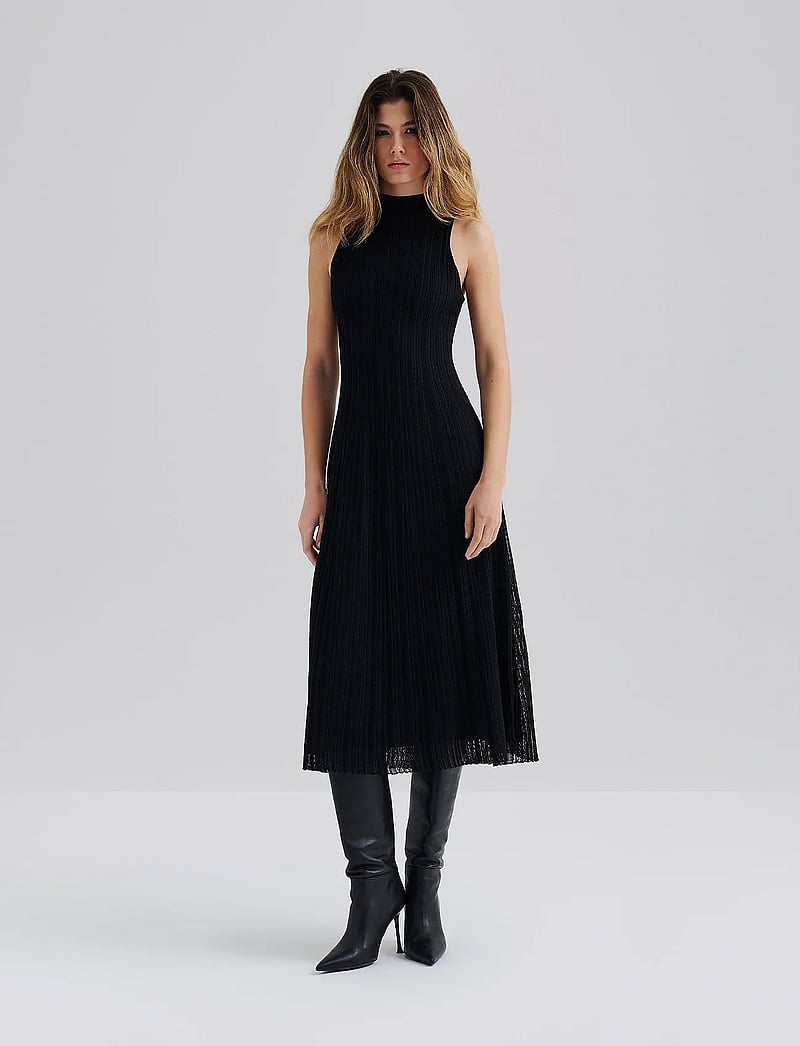 Malina - Nessa Halterneck Pointelle Knitted Midi dress - strikkjoler - black - 0