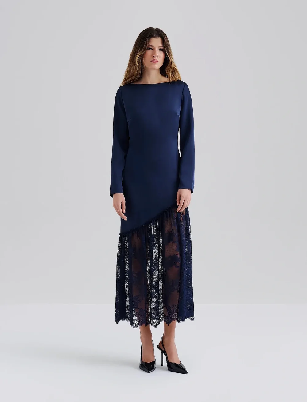 Malina - Suki Diagonal Cut Lace Midi Dress - avondjurken - dark blue - 0