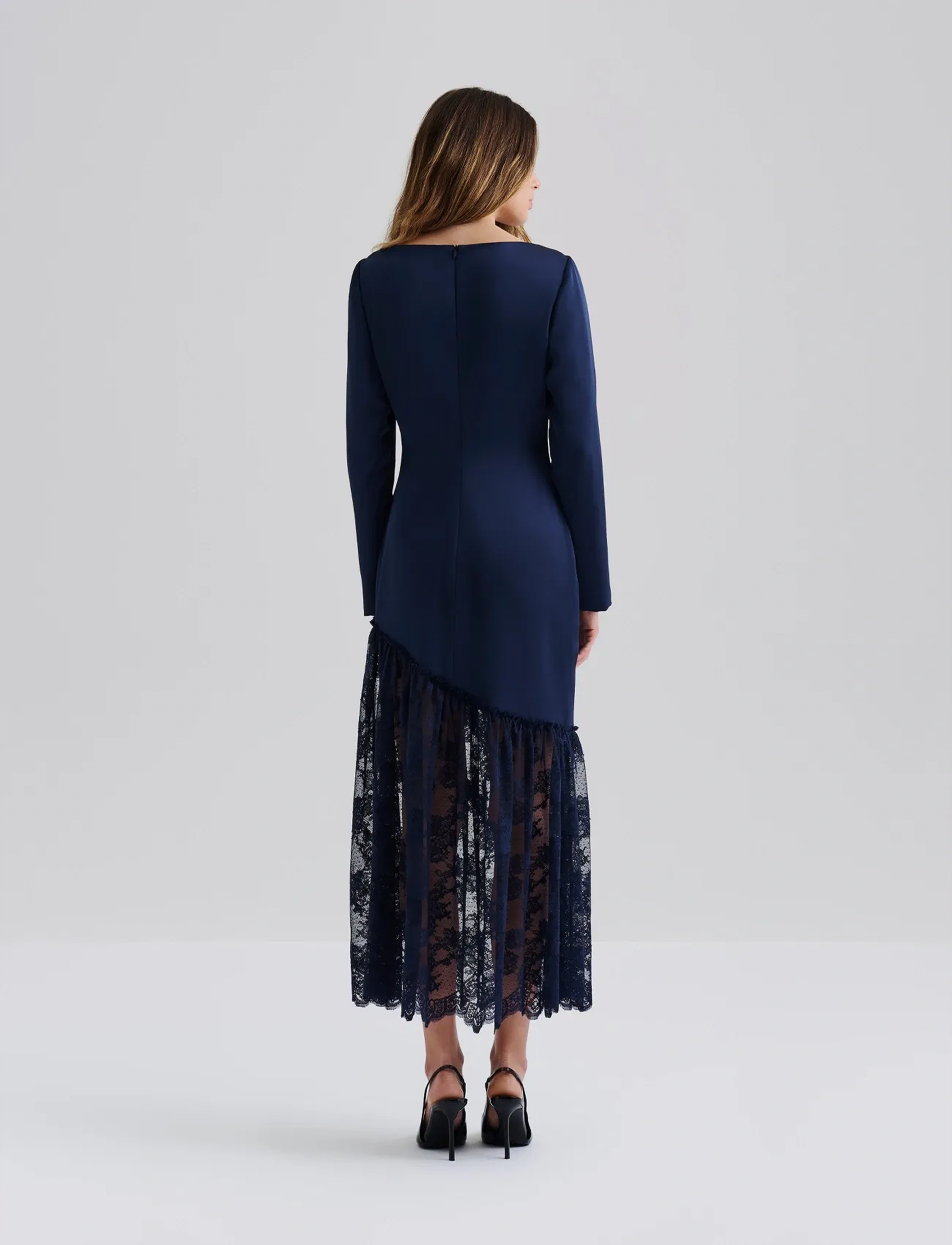 Malina - Suki Diagonal Cut Lace Midi Dress - Õhtukleidid - dark blue - 3