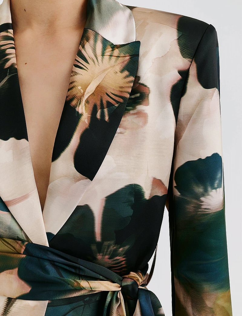 Malina - Liv Satin Wrap Blazer - vööga bleiserid - dusty poppy - 3