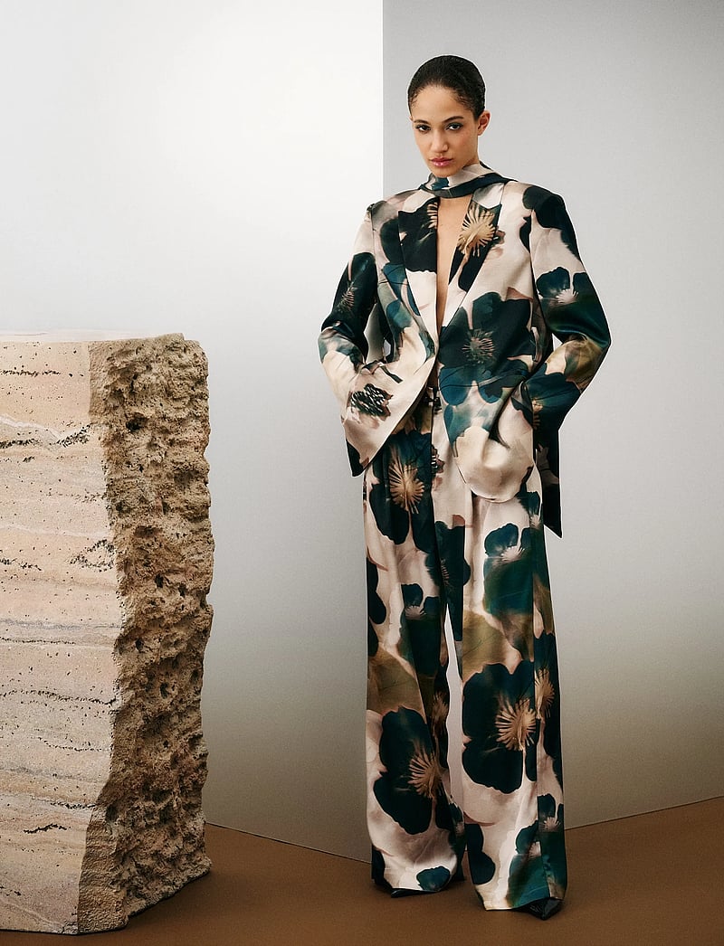 Malina - Liv Satin Wrap Blazer - vööga bleiserid - dusty poppy - 4