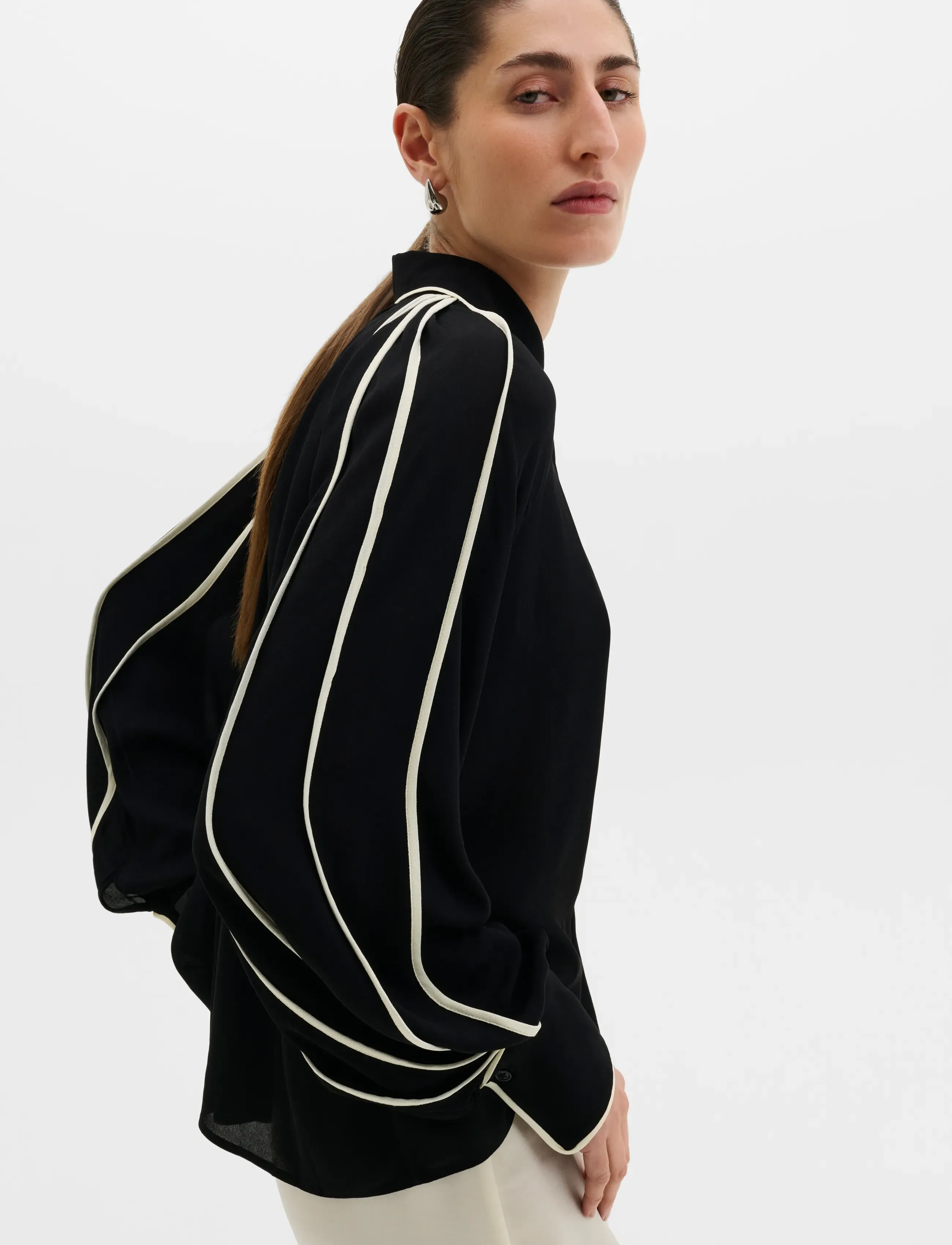 Malina - Bea Contrast Edge Chiffon Blouse - langärmelige blusen - black - 3