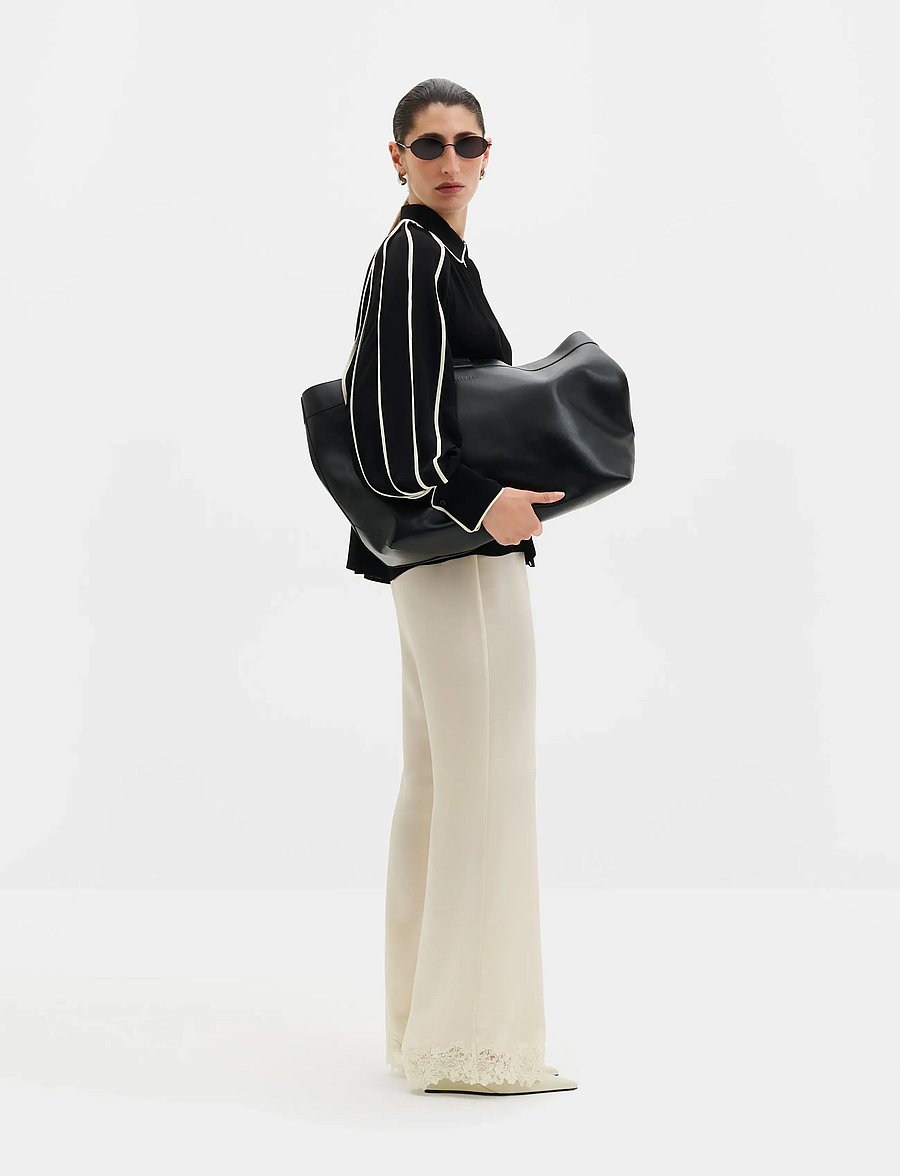 Malina - Bea Contrast Edge Chiffon Blouse - langärmelige blusen - black - 4