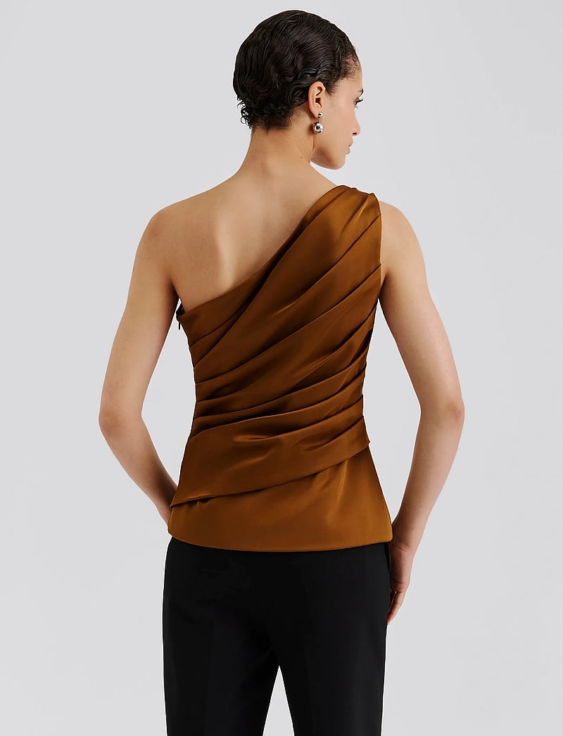 Malina - Nelly Draped One Shoulder Top - Ärmellose blusen - amber - 5