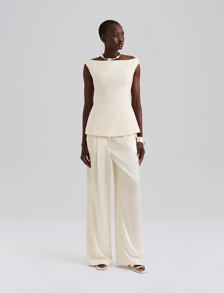 Malina - Diora Half Off Shoulder Top - vanilla - 0