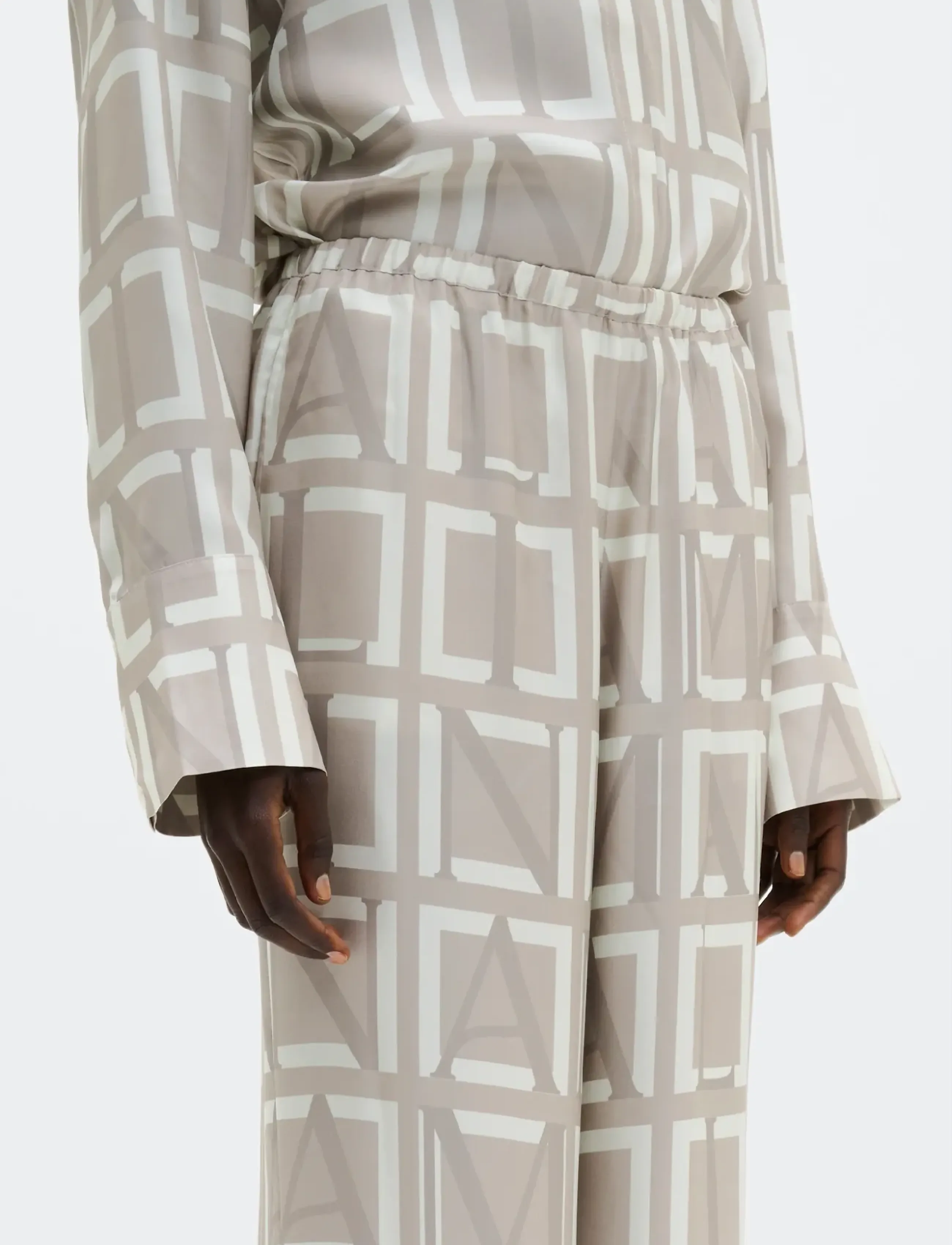 Malina - Olga Drawstring Silk Pants - hose mit geradem bein - monogram taupe - 3