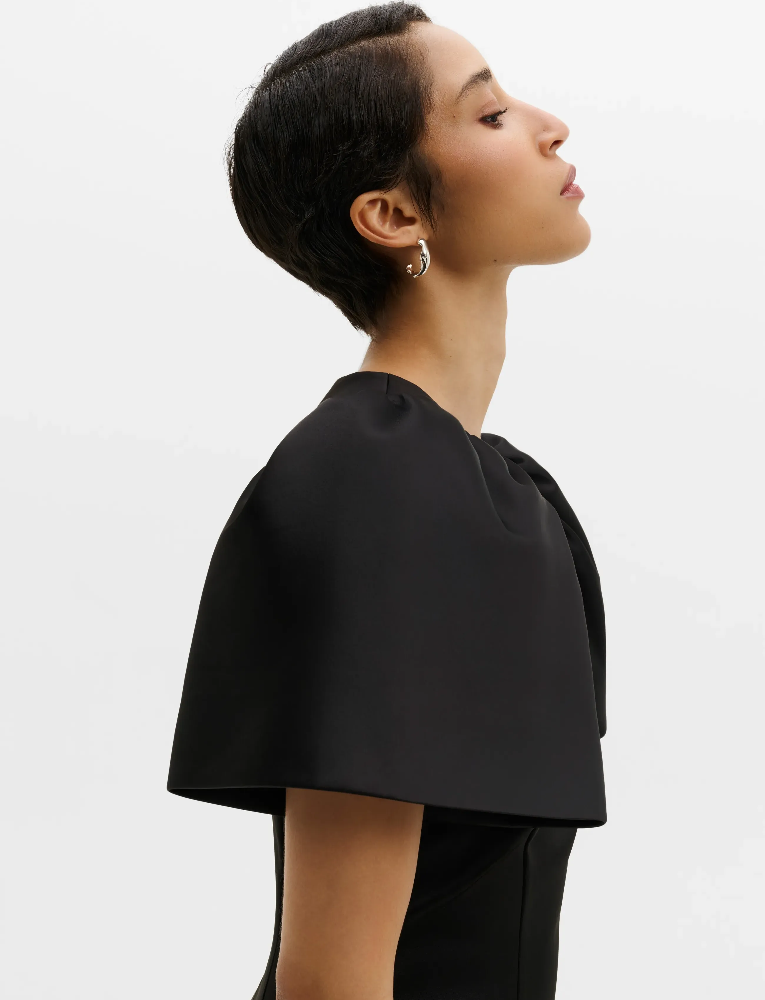 Malina - Zindy Fitted Pouf Sleeve Midi Dress - black - 3