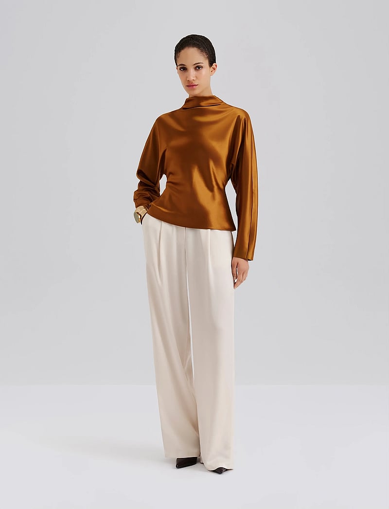 Malina - Zora Barrel Sleeve Satin Blouse - långärmade blusar - amber - 0