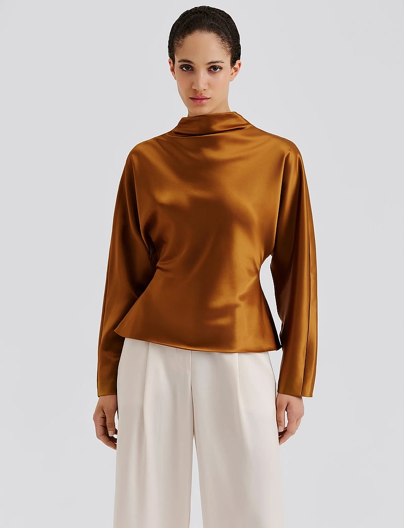 Malina - Zora Barrel Sleeve Satin Blouse - långärmade blusar - amber - 3