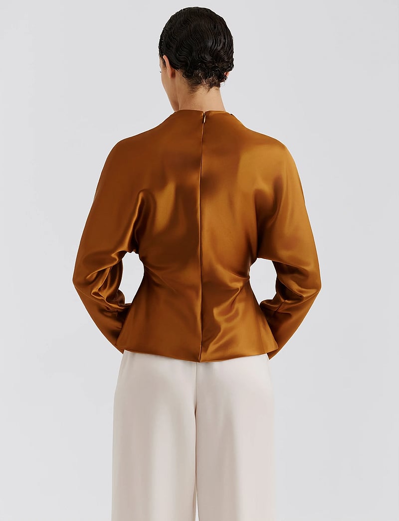 Malina - Zora Barrel Sleeve Satin Blouse - långärmade blusar - amber - 4