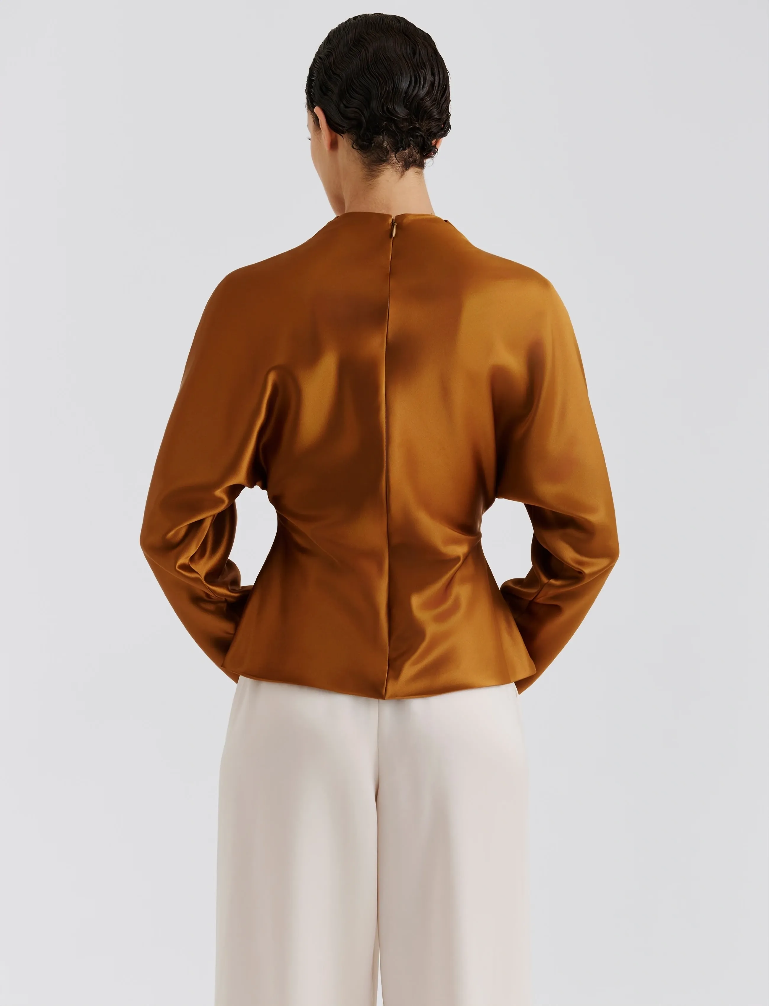 Malina - Zora Barrel Sleeve Satin Blouse - langærmede bluser - amber - 4